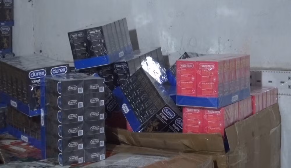 binh duong phat hien 70000 bao cao su hang nghin vien thuoc cuong duong khong ro nguon goc hinh 2