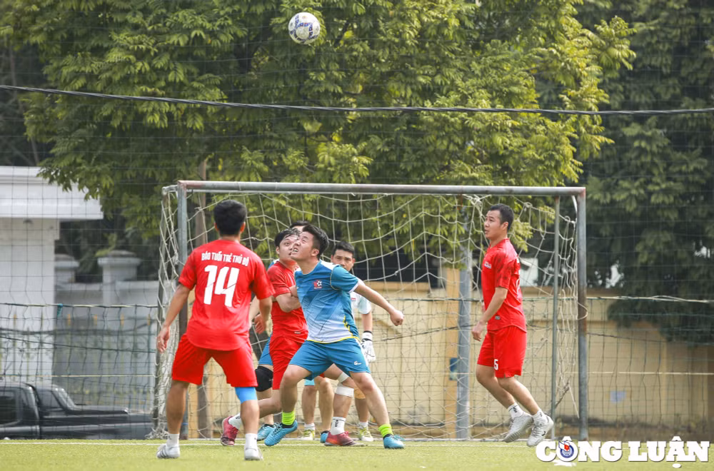hap dan va kich tinh loat tran dau tien cua giai bong da cup bao nha bao va cong luan lan ii 2023 hinh 7