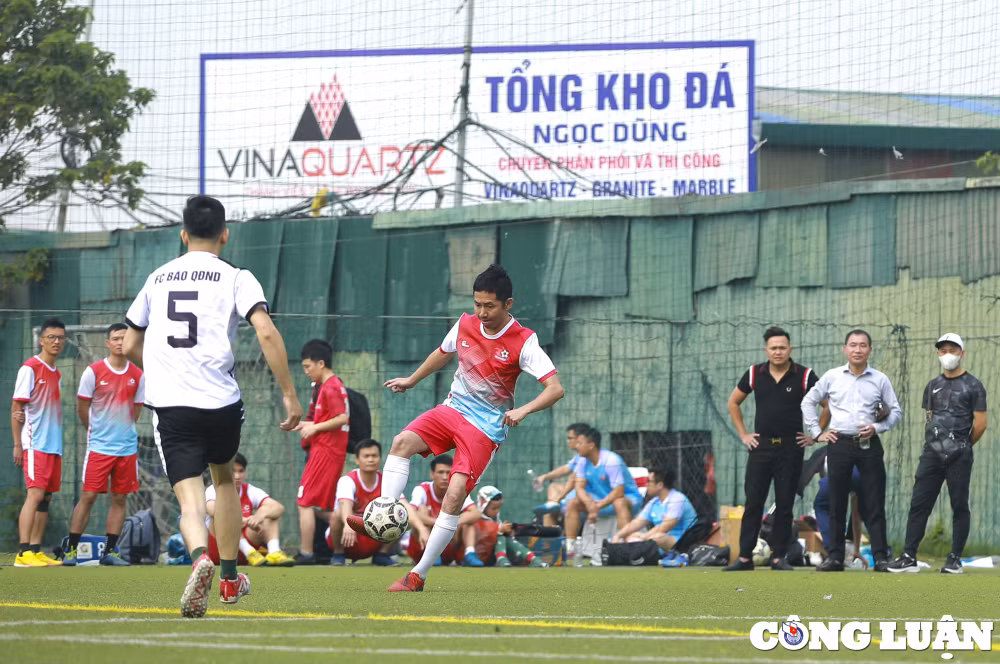 hap dan va kich tinh loat tran dau tien cua giai bong da cup bao nha bao va cong luan lan ii 2023 hinh 13