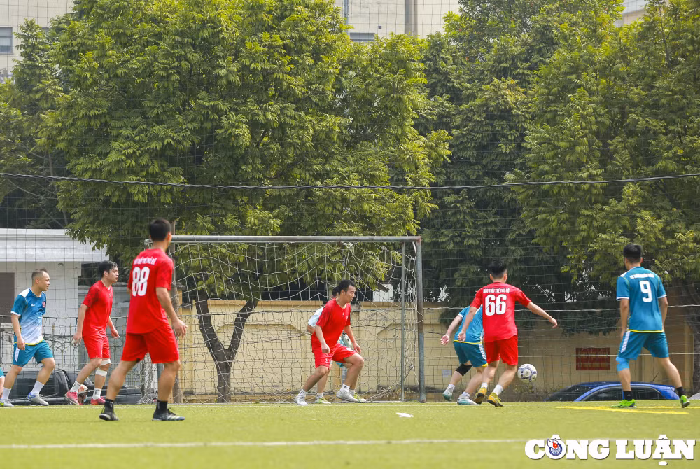 hap dan va kich tinh loat tran dau tien cua giai bong da cup bao nha bao va cong luan lan ii 2023 hinh 10