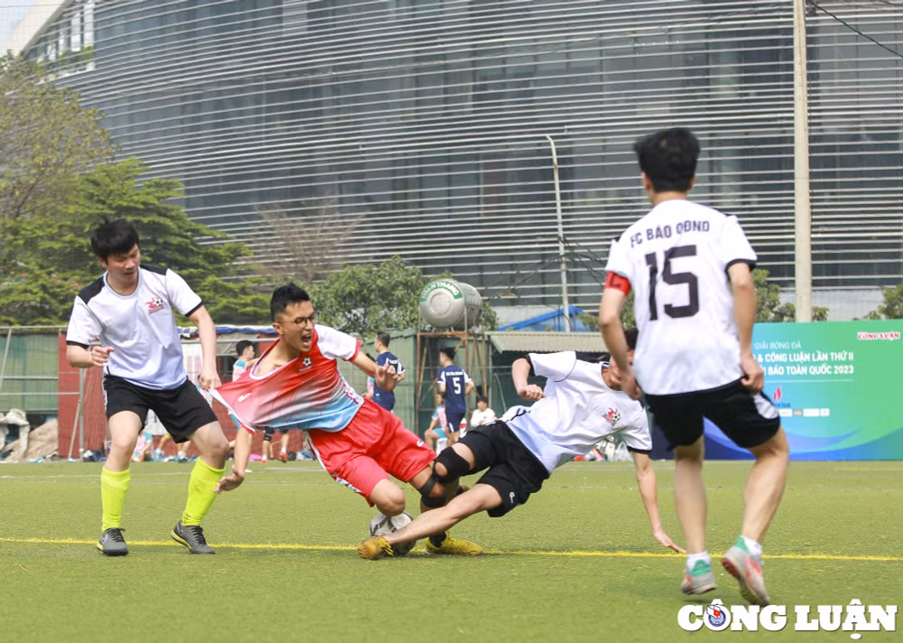 khoanh khac an tuong trong ngay khai mac giai bong da cup bao nha bao va cong luan lan ii 2023 hinh 4