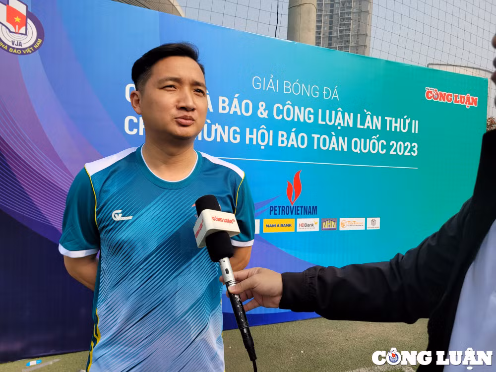 giai bong da cup bao nha bao cong luan san choi bo ich danh cho nguoi lam bao hinh 6