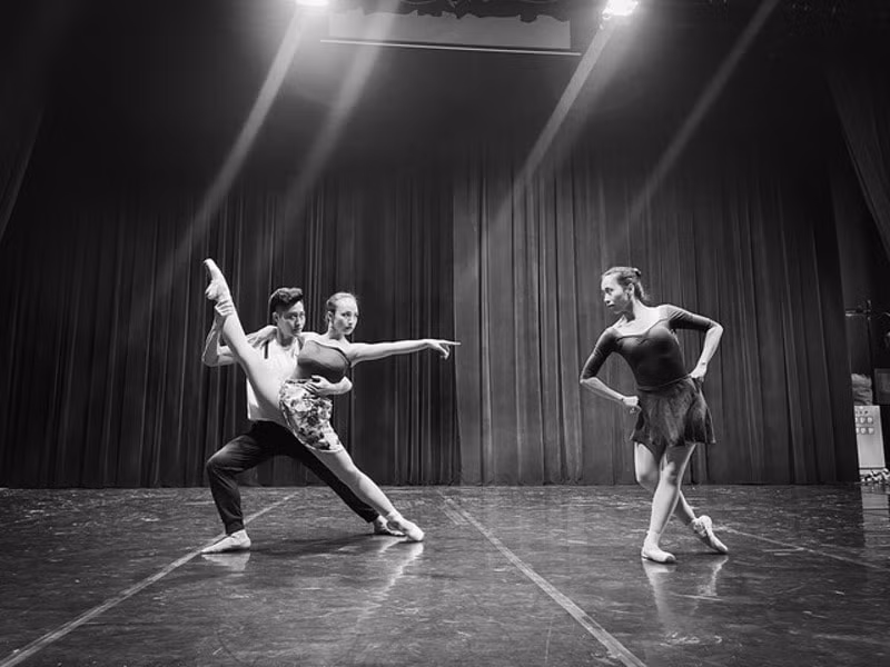 tranh dong ho len san khau ballet ha noi hinh 2