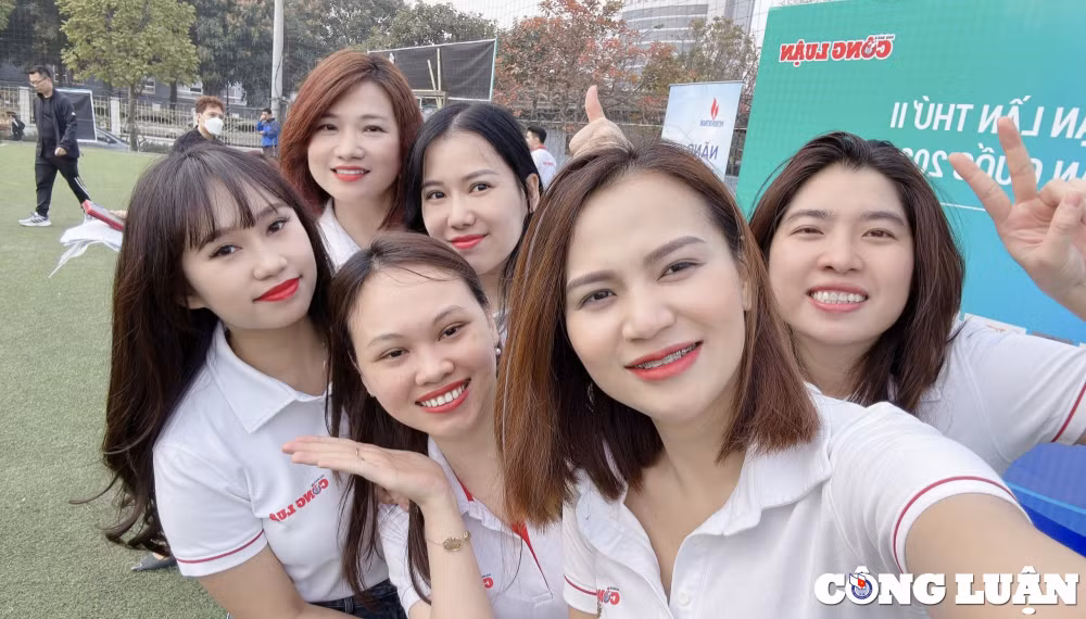 khoanh khac an tuong trong ngay khai mac giai bong da cup bao nha bao va cong luan lan ii 2023 hinh 2