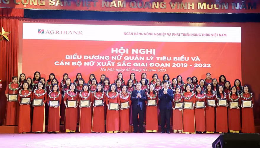 nu doan vien nguoi lao dong agribank gioi viec ngan hang dam viec nha hinh 3