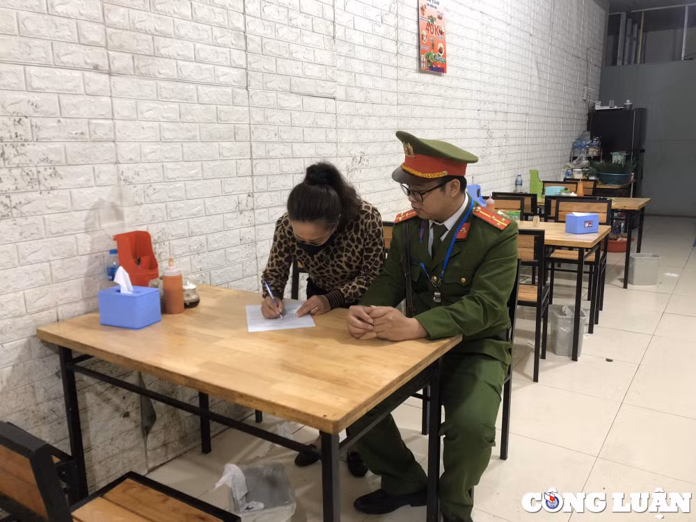 ha noi hang loat phuong ra quan gianh lai via he nguoi dan be do bo chay hinh 10