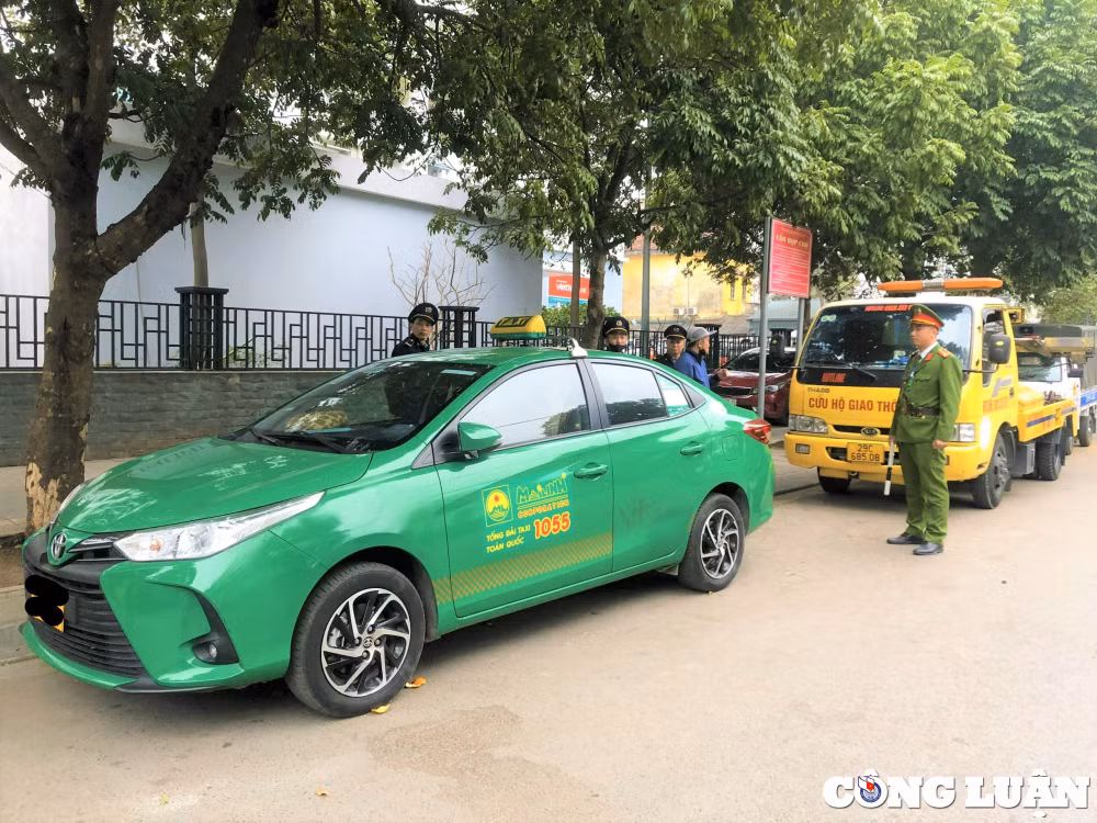 ha noi hang loat phuong ra quan gianh lai via he nguoi dan be do bo chay hinh 8