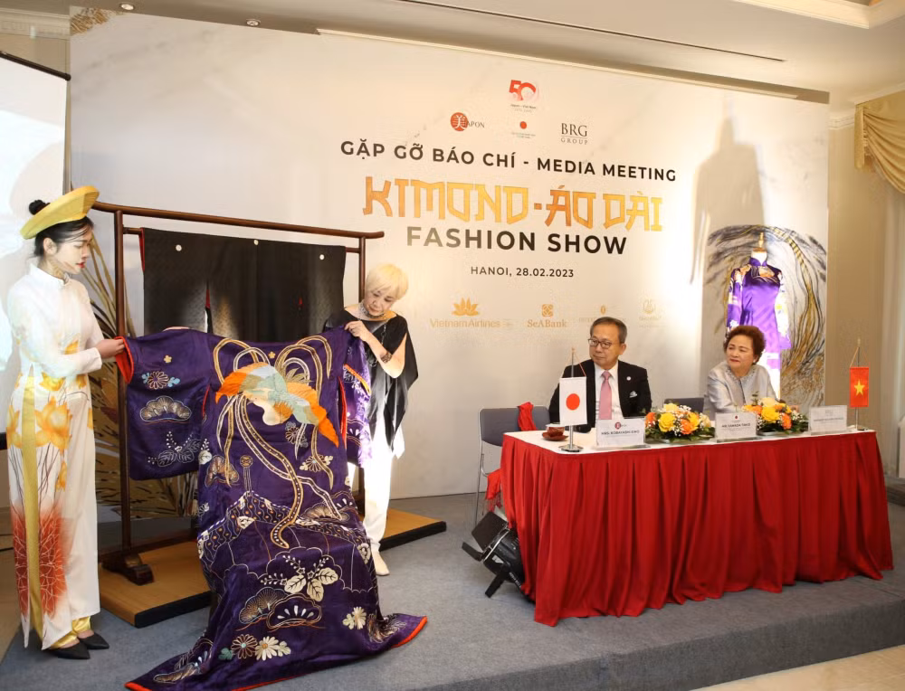kimono aodai fashion show chuong trinh giao luu van hoa nghe thuat ky niem 50 nam quan he viet nam nhat ban hinh 3