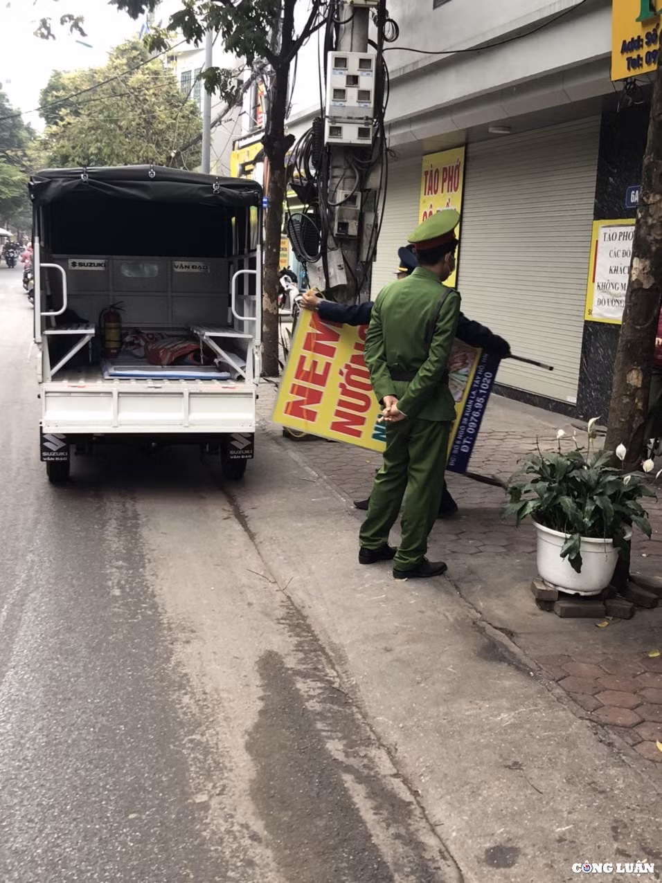 ha noi hang loat phuong ra quan gianh lai via he nguoi dan be do bo chay hinh 9