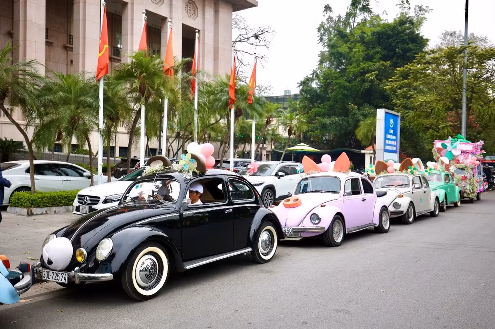 roadshow sieu an tuong cho ca tuoi tho gay thuong nho khap pho phuong hinh 3