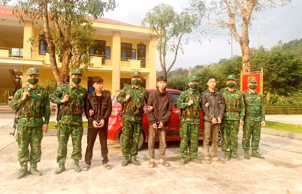 bat doi tuong dua 2 nguoi trung quoc vuot bien sang lao de nhan tien cong hinh 1