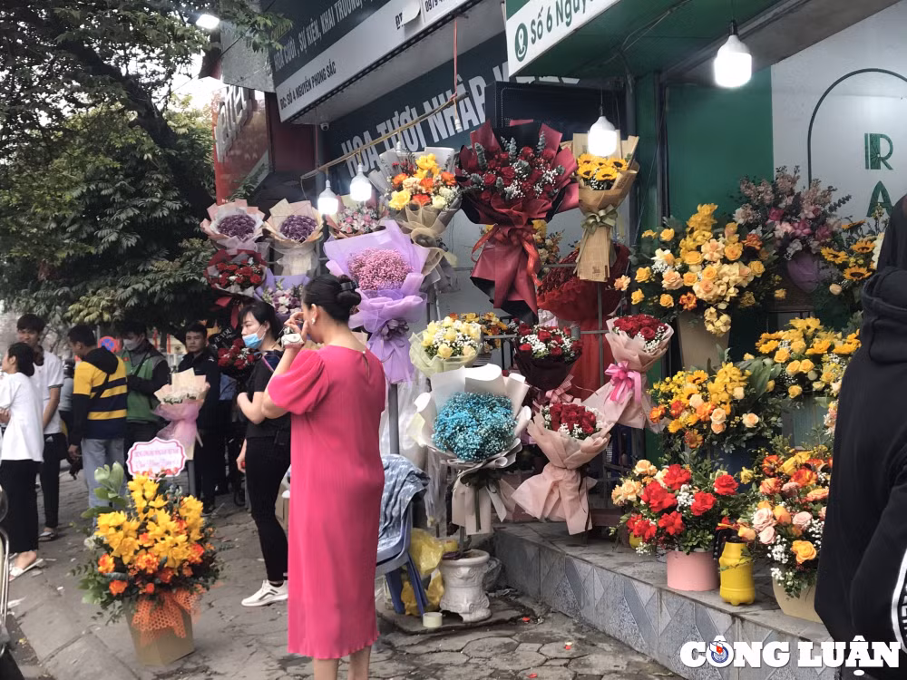 ha noi gia hoa tuoi tang dot bien dung ngay quoc te phu nu hinh 1