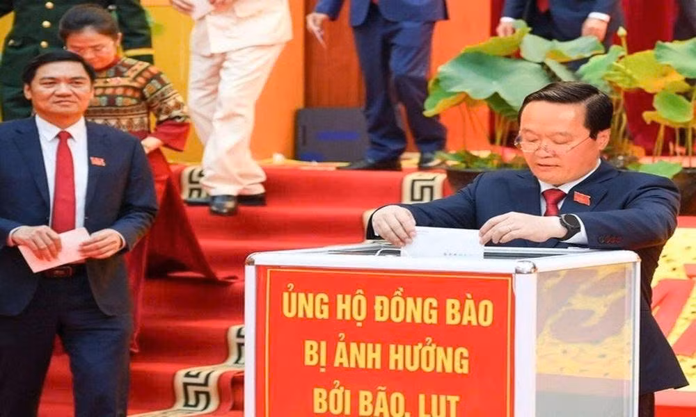 Tại phiên trù bị Đại hội Đảng bộ tỉnh Nghệ An lần thứ XX, 500 đại biểu đại diện cho hơn 200.000 đảng viên đã chung tay đóng góp hỗ trợ đồng bào bị lũ lụt.