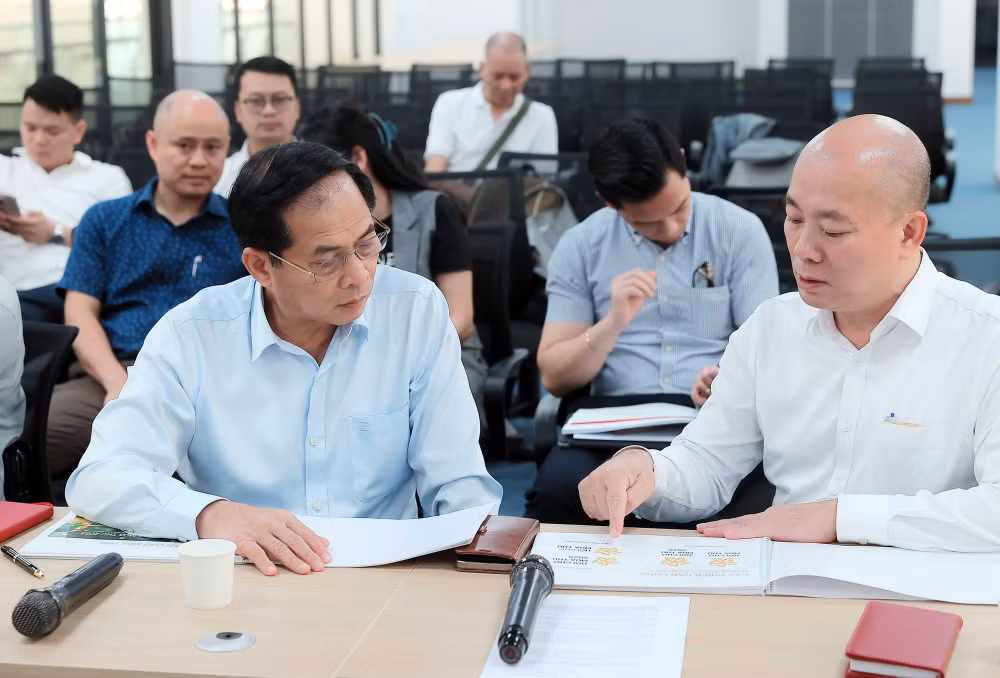 Phó Thủ tướng Bùi Thanh Sơn kiểm tra công tác chuẩn bị tổ chức Hội chợ Mùa thu 2025- Ảnh 2.