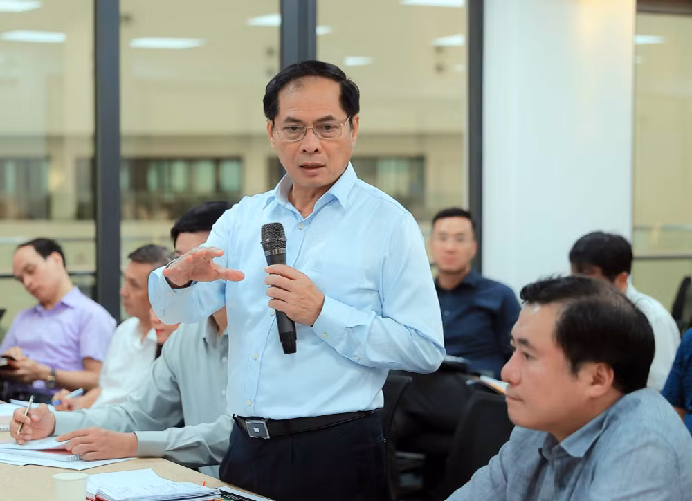 Phó Thủ tướng Bùi Thanh Sơn kiểm tra công tác chuẩn bị tổ chức Hội chợ Mùa thu 2025- Ảnh 1.