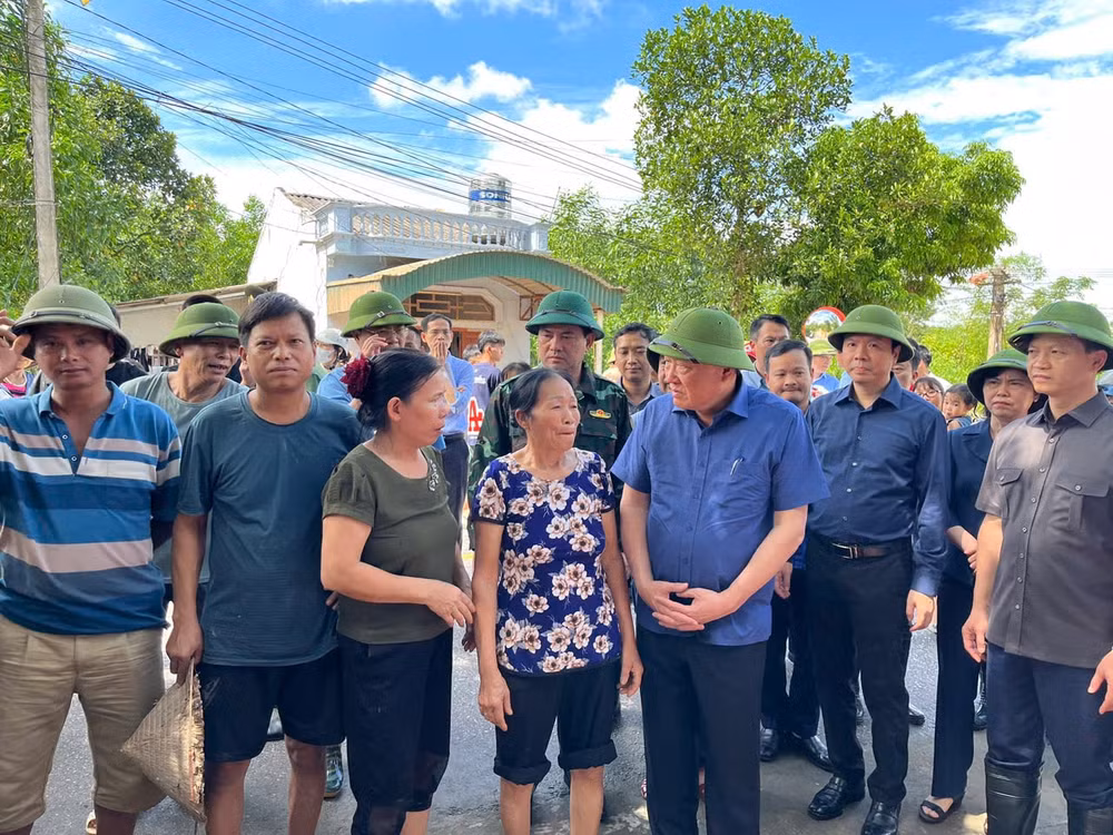 Phó Thủ tướng Thường trực Chính phủ Nguyễn Hoà Bình kiểm tra, chỉ đạo khắc phục hậu quả mưa lũ tại Bắc Ninh- Ảnh 6.