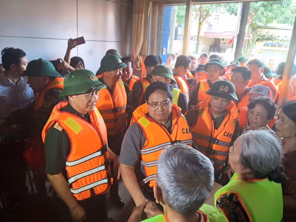 Thủ tướng Phạm Minh Chính tới Thái Nguyên thăm hỏi người dân, chỉ đạo khắc phục hậu quả mưa lũ- Ảnh 2.