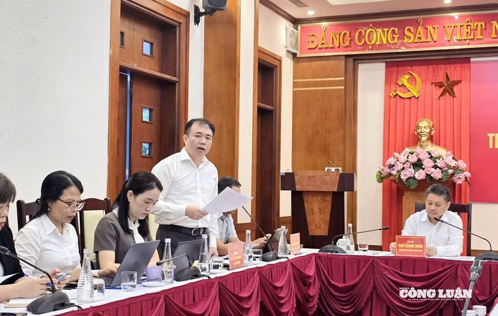lanh-dao-so-noi-vu-qung-ninh-thong-tin-ve-chinh-quyen-2-cap.jpg