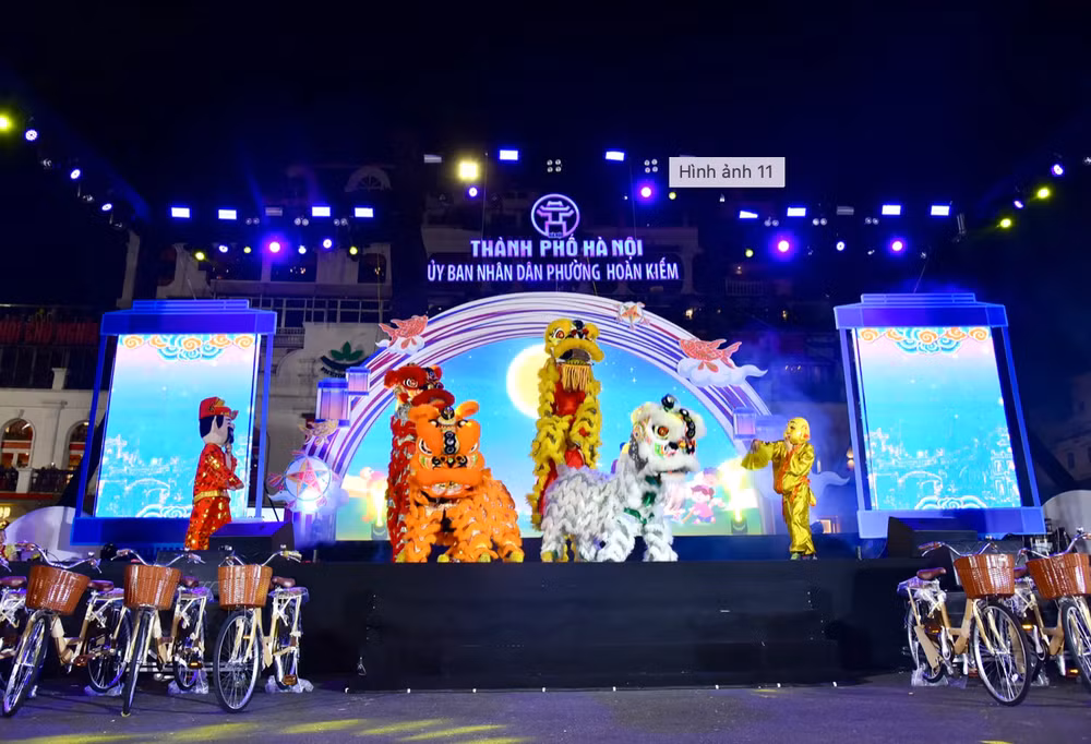 Tiết mục múa lân sư rồng độc đáo tại chương trình.