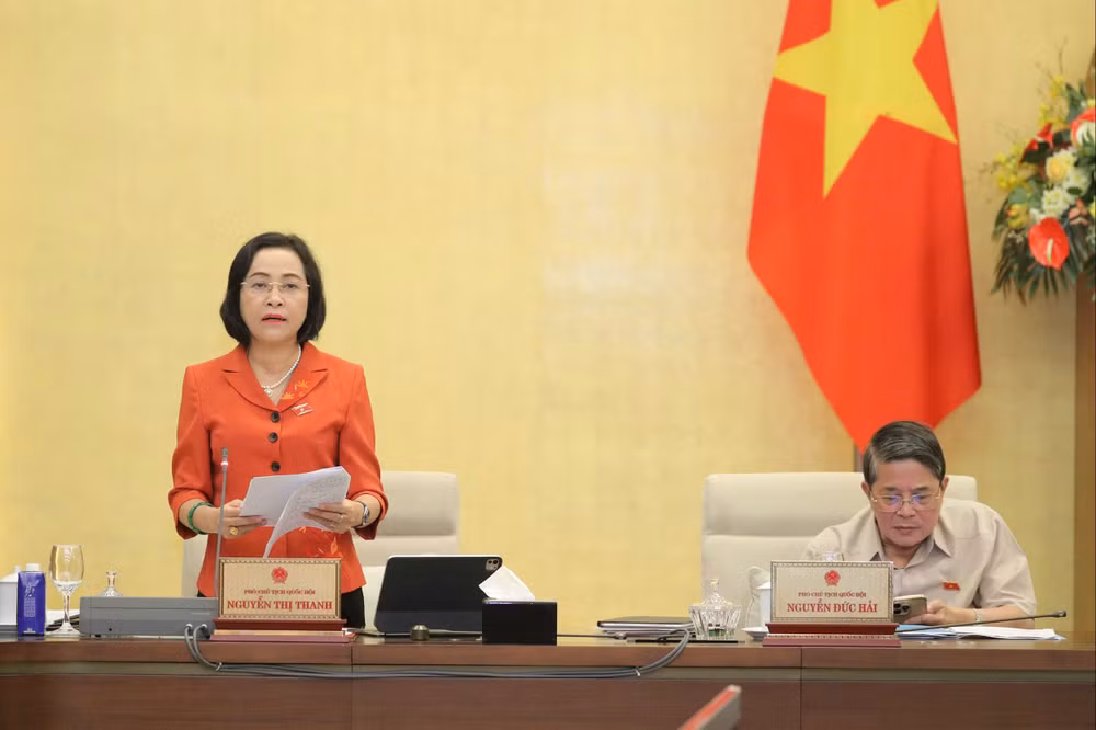 Phó Chủ tịch Quốc hội Nguyễn Thị Thanh điều hành phiên họp.