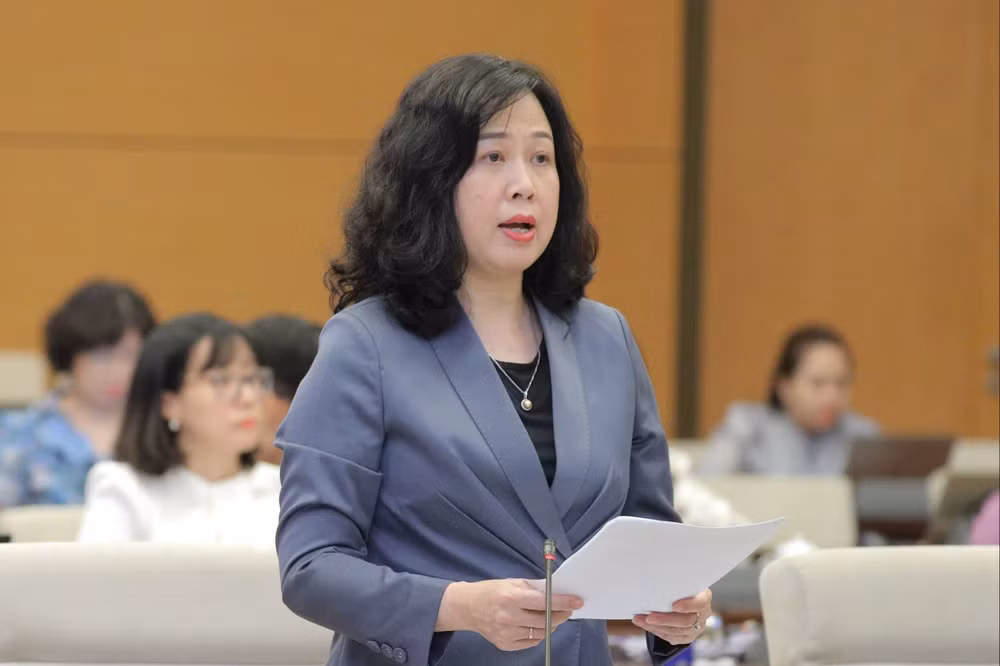 Bộ trưởng Bộ Y tế Đào Hồng Lan trình bày tờ trình dự án Luật Phòng bệnh.