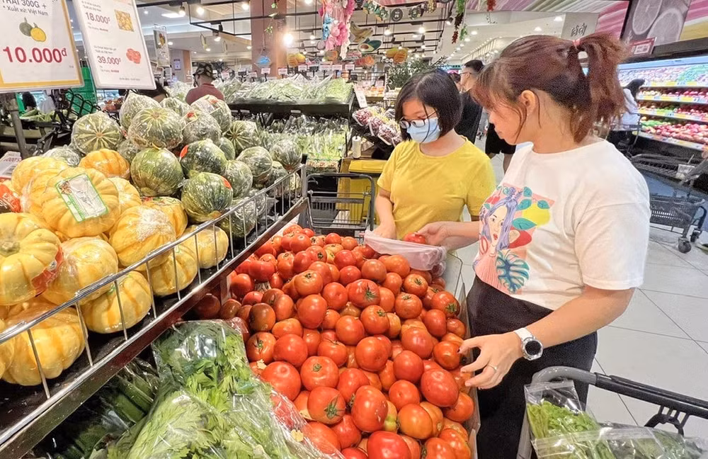 Bộ Công Thương yêu cầu bảo đảm nguồn cung hàng hóa thiết yếu, bình ổn thị trường mùa mưa bão và giai đoạn cuối năm 2025. (Ảnh: DMS)