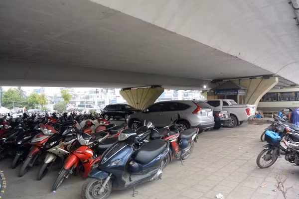 Hà Nội rà soát, xử lý nghiêm các bãi trông xe không nằm trong Quy hoạch- Ảnh 1.