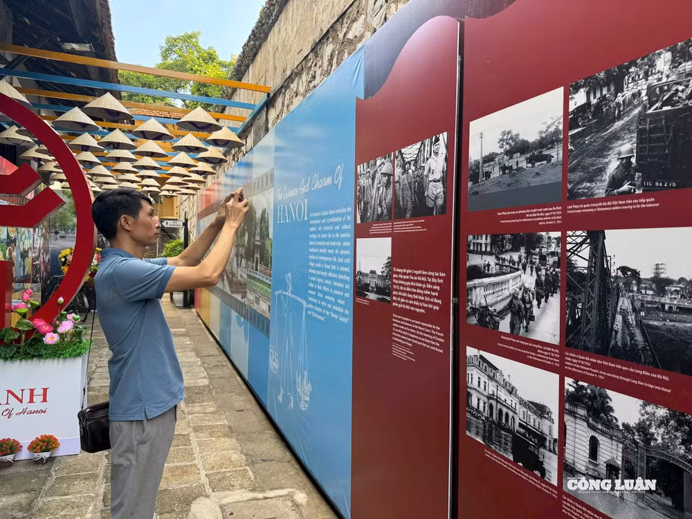 Công chúng tham quan không gian trưng bày 