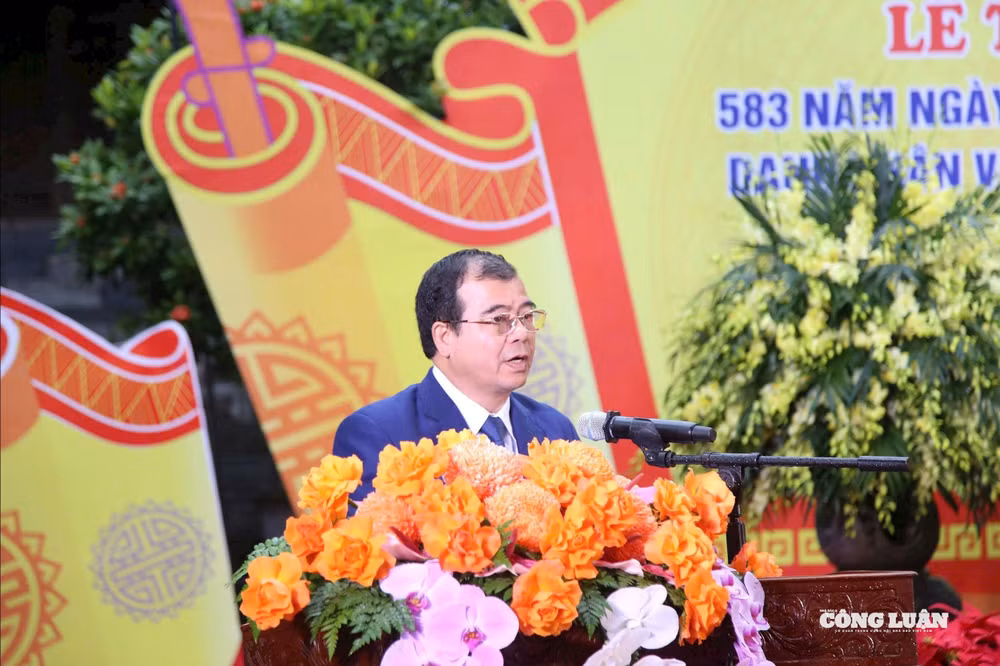Đồng chí Nguyễn Minh Hùng - Phó Chủ tịch UBND TP Hải Phòng, đã thay mặt Ban Tổ chức Lễ hội Mùa Thu Côn Sơn – Kiếp Bạc khẳng định tầm vóc và giá trị trường tồn của danh nhân văn hóa Nguyễn Trãi.