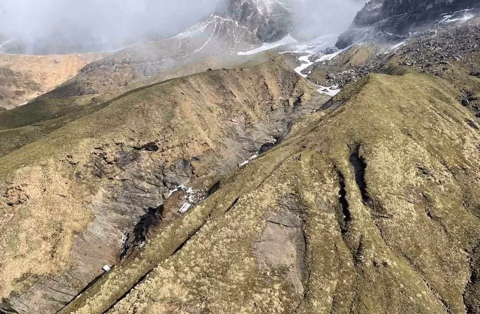 nepal tim thay gan nhu tat ca nan nhan trong vu roi may bay hinh 3