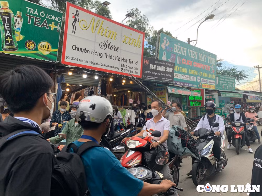 cho dem lang dai hoc giai toa sinh vien tp hcm un un keo nhau di mua sam lan cuoi hinh 7