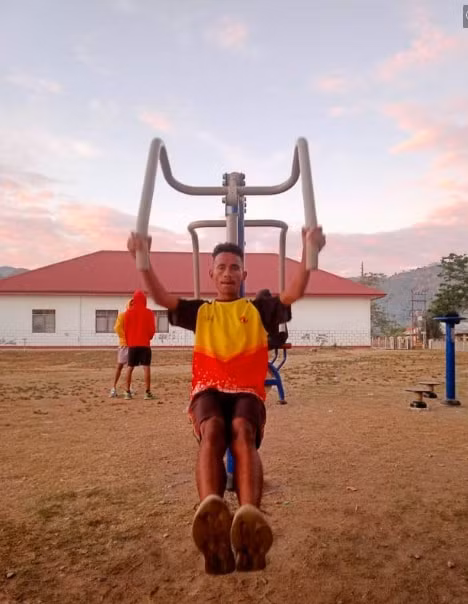 4 vdv gianh huy chuong lich su cho timor leste duoc nhan hoc bong hinh 2