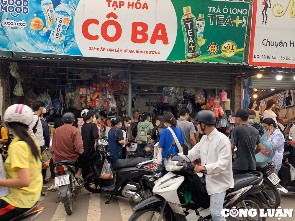 cho dem lang dai hoc giai toa sinh vien tp hcm un un keo nhau di mua sam lan cuoi hinh 5