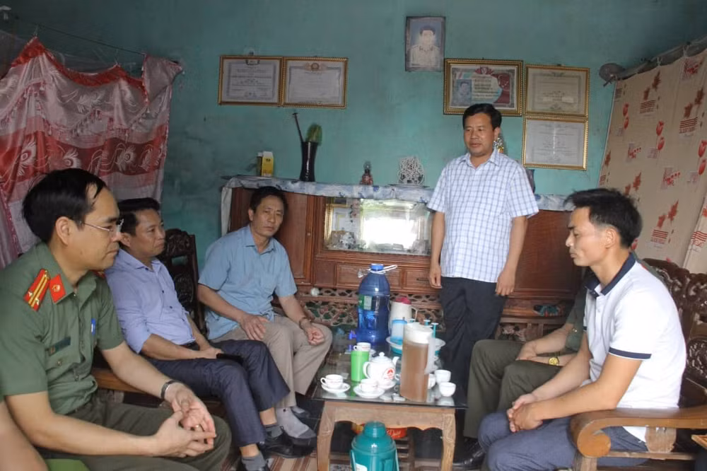 khen thuong cong dan cuu 3 mang nguoi o tam dao hinh 1