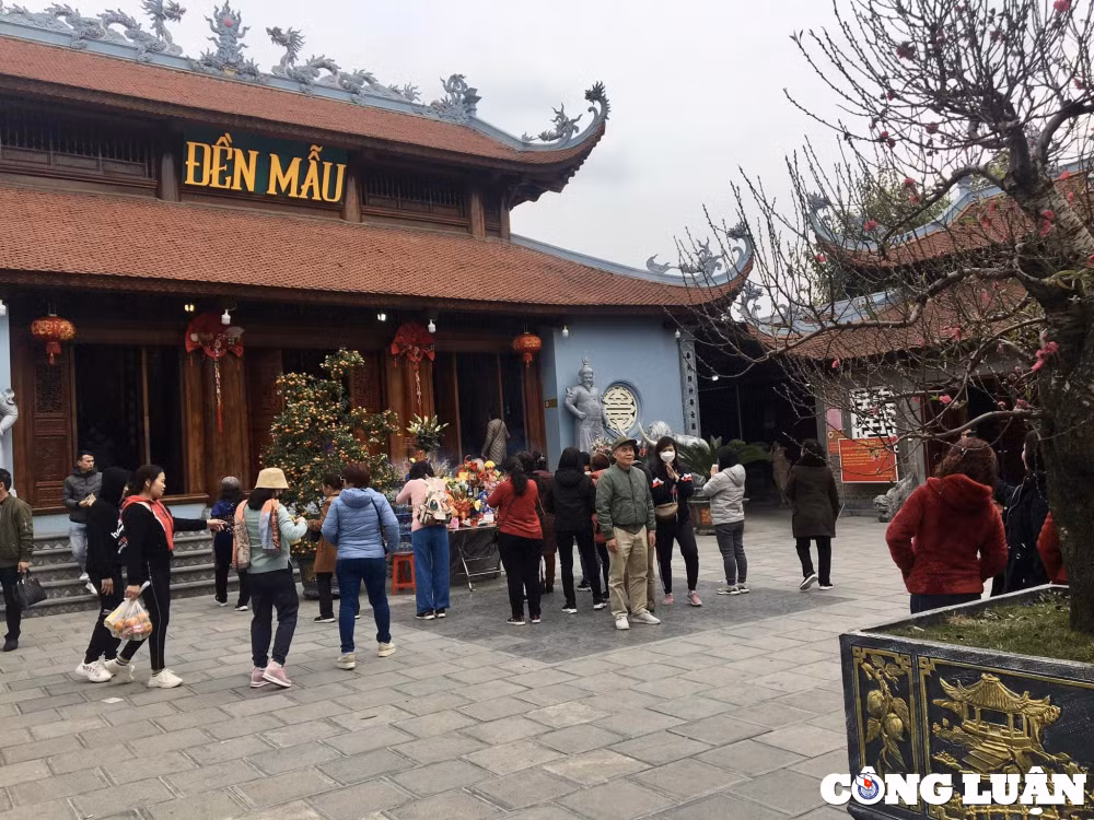 lao cai thang tet don 70 van luot du khach doanh thu hon 2400 ty hinh 2