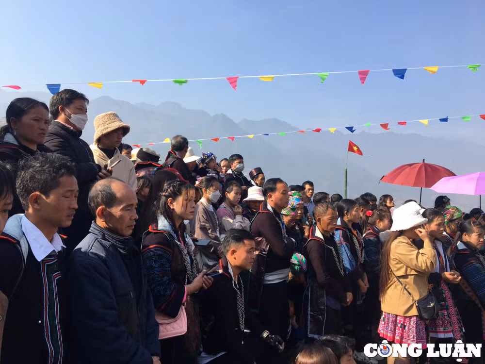 hang ngan nguoi vui hoi xuan ban mong tai sa pa hinh 2