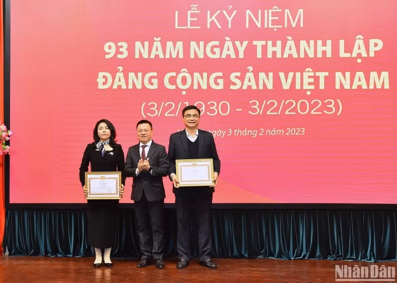 bao nhan dan to chuc ky niem 93 nam ngay thanh lap dang hinh 2
