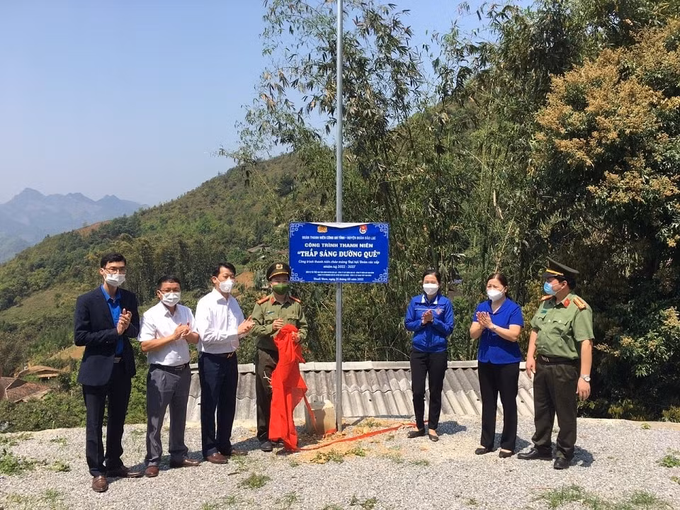 tuoi tre cao bang gop suc quang ba du lich dia phuong hinh 1