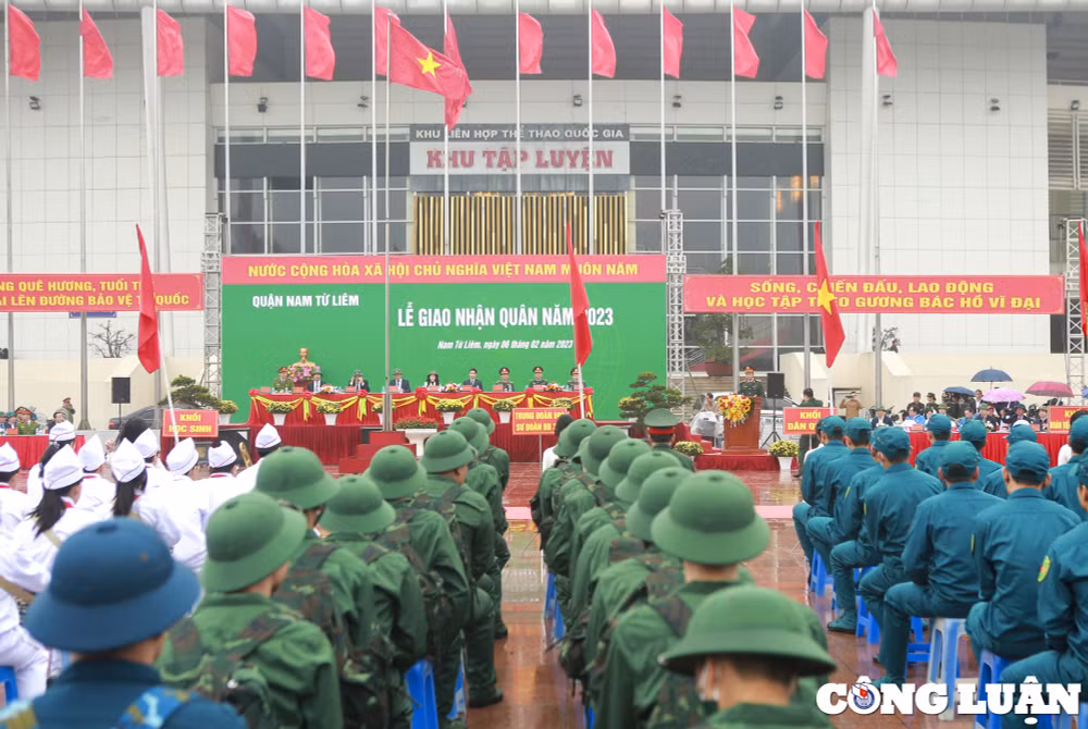 ha noi xuc dong le tien tan binh len duong nhap ngu hinh 1