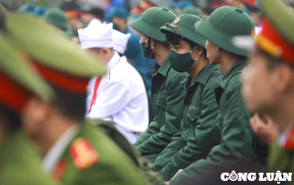 ha noi xuc dong le tien tan binh len duong nhap ngu hinh 4