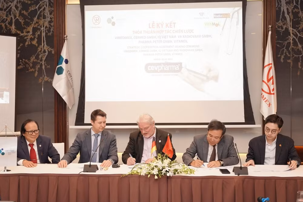 vimedimex cermed gmbh ky ket hop tac ung dung tri lieu phong xa thu the peptide hinh 1