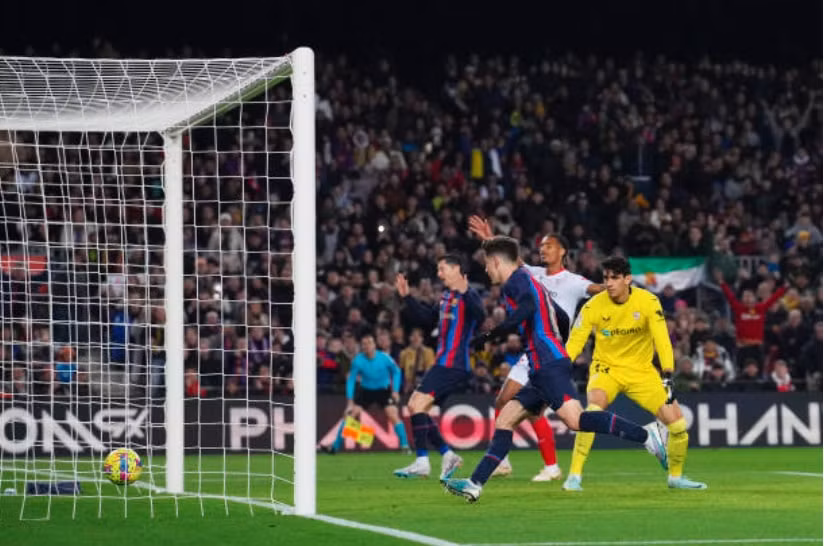 danh bai sevilla 3 0 barca bo xa real madrid 8 diem tren bang xep hang la liga hinh 4