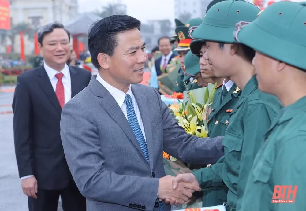 thanh hoa hon 3900 tan binh len duong nhap ngu hinh 2