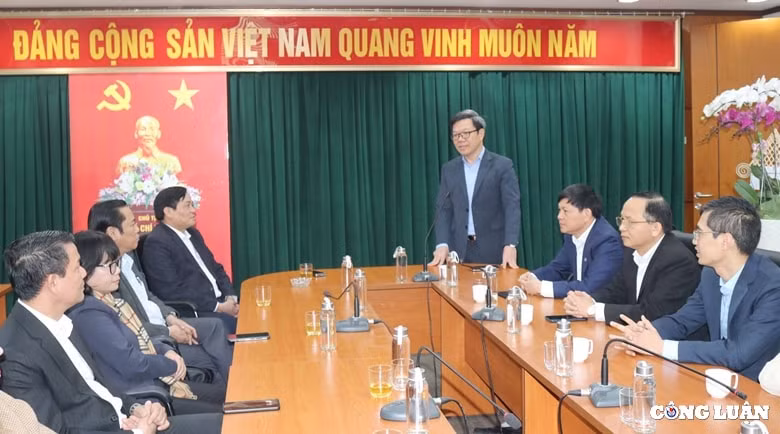 dong chi phan thi quynh mai lam pho vu truong vu bao chi xuat ban ban tuyen giao trung uong hinh 2