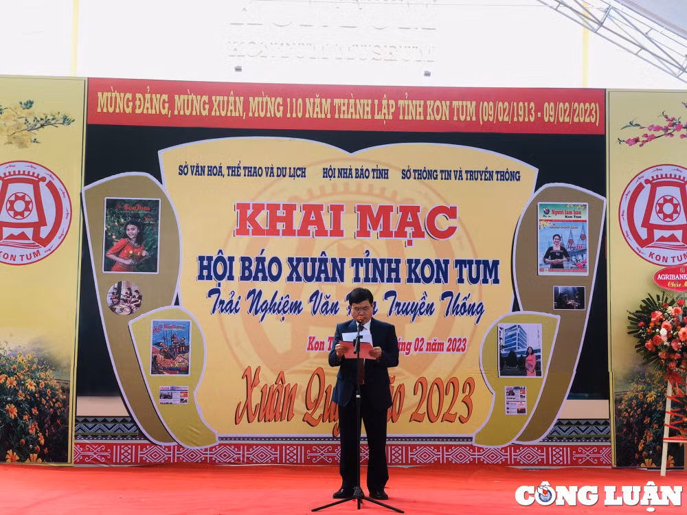 kon tum hang tram an pham bao chi trong ngay khai mac hoi bao xuan quy mao 2023 hinh 2
