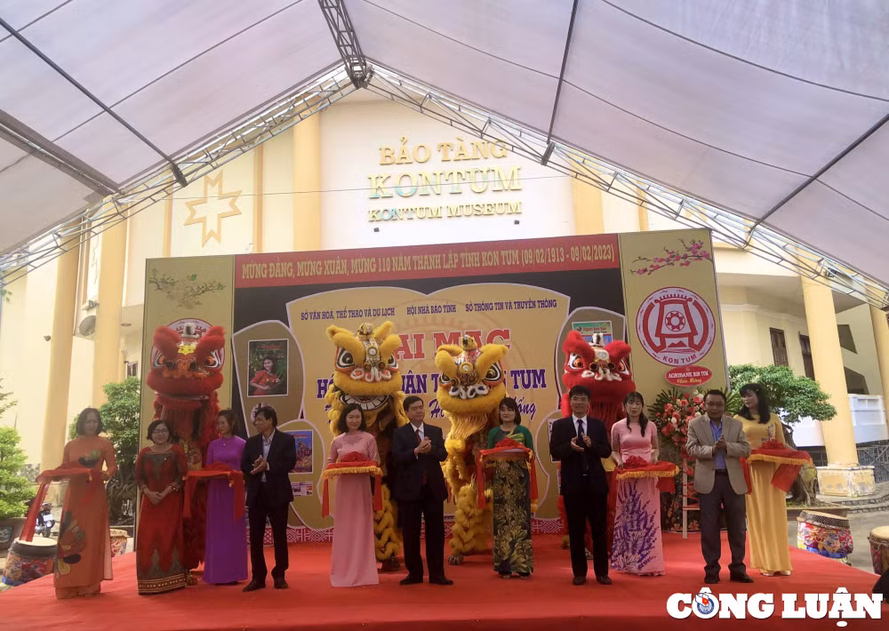 kon tum hang tram an pham bao chi trong ngay khai mac hoi bao xuan quy mao 2023 hinh 1