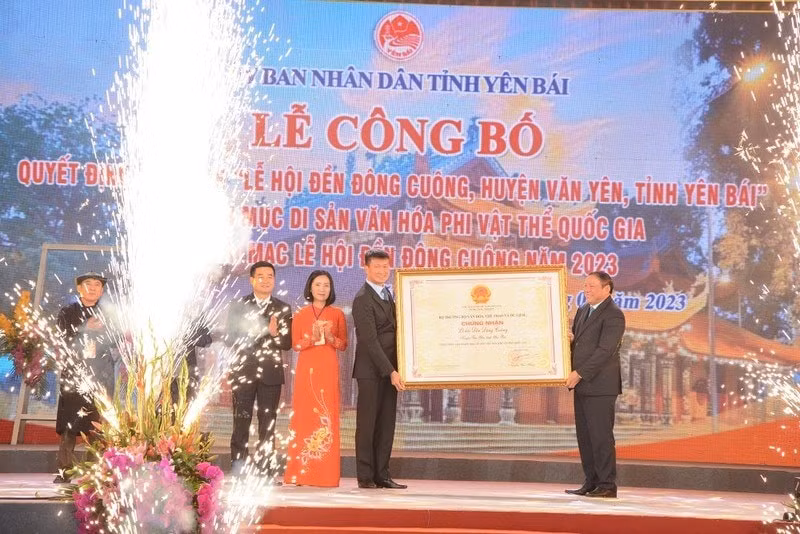 trang nghiem nghi thuc ruoc mau o le hoi den dong cuong hinh 1