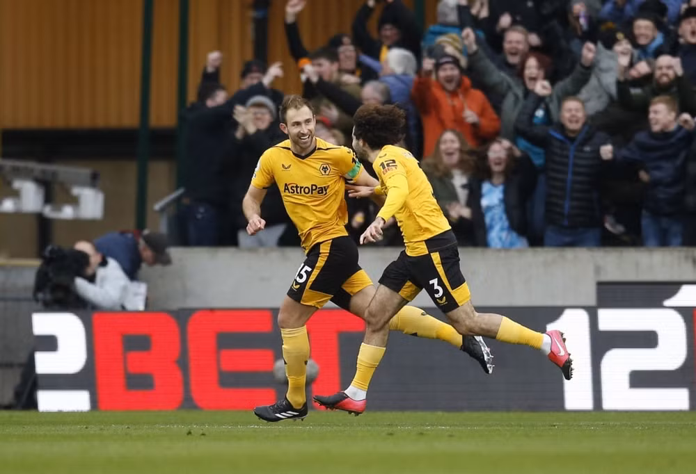 hang thu da nhu mo ngu liverpool thua dam truoc wolves hinh 6