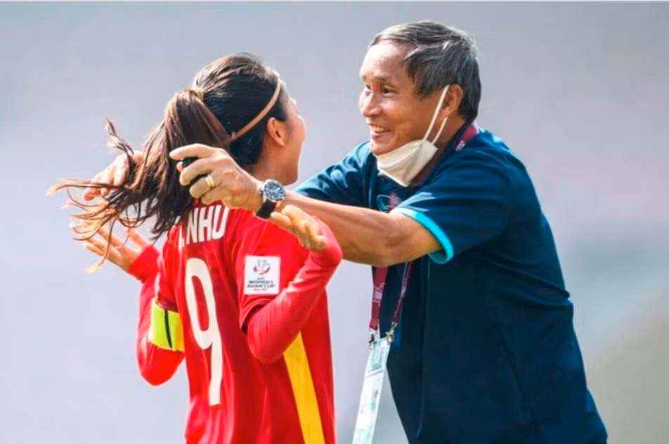 hlv mai duc chung huynh nhu la tam guong sang cua bong da nu viet nam hinh 1