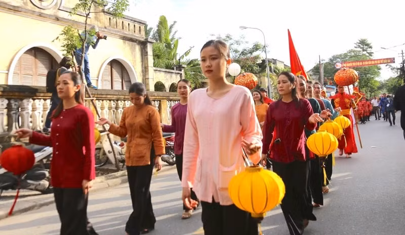 da sac mau le hoi tet nguyen tieu o hoi an hinh 4
